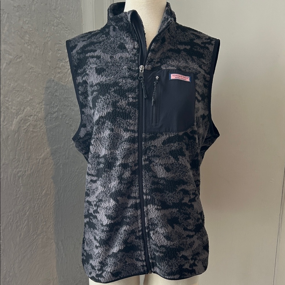 Vineyard Vines Gray Patterned Vest - image 1